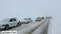۷۰ مصدوم در تصادف زنجیره‌ای ۱۸ خودرو در محور نطنز کاشان به‌دلیل یخ‌بندان
