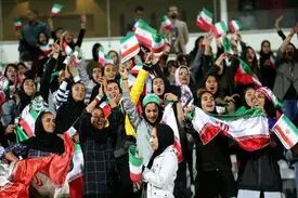 روایت دستفروش زن ورزشگاه آزادی؛ از درآمد میلیونی تا امید برای حضور مجدد