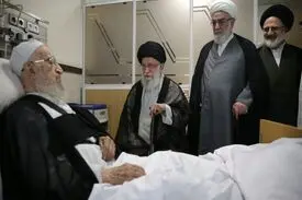 عیادت رهبر معظم انقلاب اسلامی از آیت‌الله مکارم شیرازی