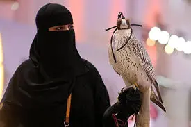 علاقه زنان عربستانی به شاهین شکاری + تصاویر