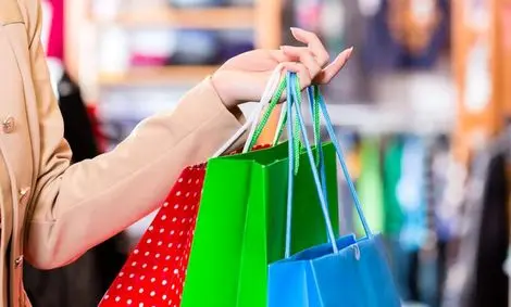 چرا خانم‌ها علاقه زیادی به خرید کردن دارند؟