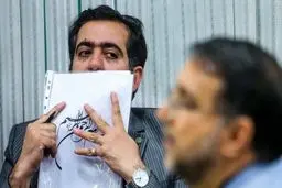 اشاره‌های رمزی عجیب آقای وکیل به متهم پرونده اقتصادی در دادگاه + عکس