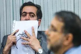 اشاره‌های رمزی عجیب آقای وکیل به متهم پرونده اقتصادی در دادگاه + عکس