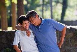 نکاتی که والدین برای ارتباط با نوجوانشان باید بدانند