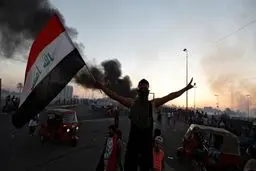 ۳۰ کشته و ۱۸۰۰ زخمی در تظاهرات عراق/بغداد و کربلا امنیتی شد/دفاتر حشد الشعبی آتش گرفت