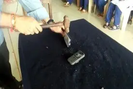 حمله مرگبار دانش آموز به معلمش با چکش! + فیلم