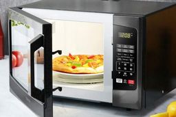 خطرات ایستادن کنار مایکروویو