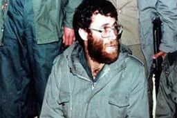 ماجرای دستبند زدن بر دستان فرمانده سپاه غرب کشور / فکر می‌کردند بخاطر ریش بور و چشمان رنگی، جاسوس آلمانی باشد