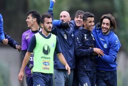 هدیه استراماچونی به استقلالی‌ها پس از برد برابر تراکتور