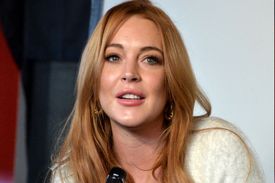 بهانه مضحک بازیگر زن برای حرف‌های درگوشی با بن‌سلمان/ افسونگر سران رژیم‌های عربی وارد می‌شود! + تصاویر