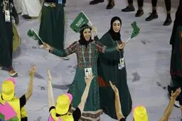 پوشیدن چه لباس‌هایی در عربستان جریمه دارد؟