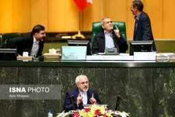 در جریان سوال نماینده خمینی شهر از وزیر خارجه مطرح شد؛ ظریف: دامن نظام از پولشویی پاک است / ابطحی: انتظار نداشتیم با توپ پُر به مجلس بیایید