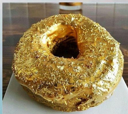 فروش دونات، بستنی و استیک با طعم طلا در مشهد جنجال‌برانگیز شد! + تصاویر