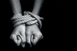 درددل‌های زن آرایشگر شوهر او را اسیر آدم‌ربایان کرد