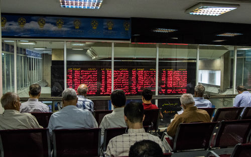 معاملات بورس متوقف شد