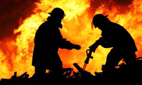 آتش سوزی هتل قدیمی در خیابان صوراسرافیل+ تصاویر