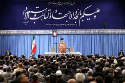 رهبر انقلاب: دشمن را در همه عرصه‌ها عقب زدیم