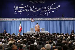 رهبر انقلاب: دشمن را در همه عرصه‌ها عقب زدیم
