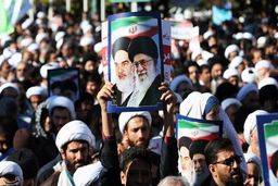 حضور انقلابی مردم قم در راهپیمایی اعلام انزجار علیه اغتشاشگران + تصاویر