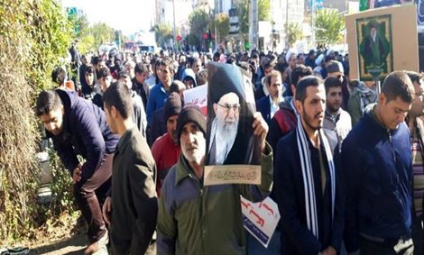 ‌‌حضور حماسی مردم شهرستان رباط‌کریم در راهپیمایی علیه اغتشاشگران / مردم هنجارشکنی‌ها را محکوم کردند + تصاویر