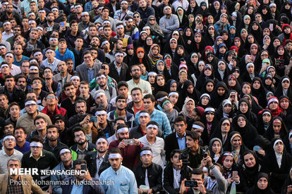 اجتماع مردم اصفهان در اعتراض به اغتشاشگران/امضای طومار