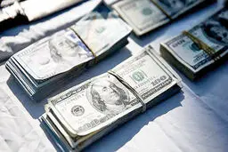 تقلای دلار برای شکستن مرز