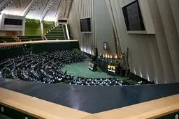 مجلس با فوریت طرح الزام دولت به پرداخت تمامی درآمد بنزین به مردم موافقت کرد