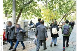 در انتظار کمک هزینه معیشت