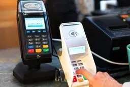 فعالیت کارتخوان های ایرانی در خارج از کشور! / کارتخوان های قاچاقی چه زمانی مسدود می شوند؟