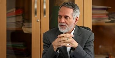 دولت روحانی در توجیه مردم خوب عمل نکرد/ باید با مردم شفاف‌تر سخن گفت