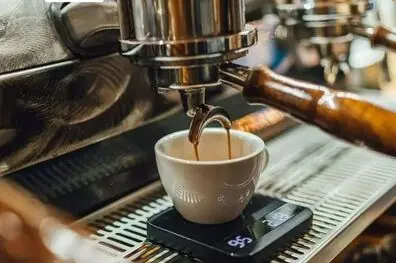 هشدار‌ وزارت بهداشت درباره نوشیدن قهوه در تابستان