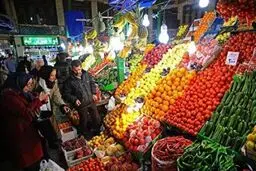 گرانی بنزین تاثیری در بازار محصولات میوه و تره بار ندارد/کاهش قیمت گوجه فرنگی ظرف ۱۰ روز آینده