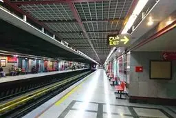 دستفروشی با بچه برای خرج زندگی!