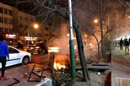 روزنامه جمهوری اسلامی: اشتباه تان این است که در اغتشاشات اخیر،دنبال پیداکردن دشمن خارجی هستید