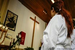 ایرانی‌ها مسیحی می‌شوند تا پناهندگی بگیرند؟