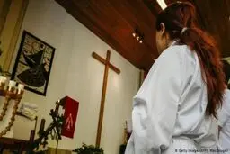 ایرانی‌ها مسیحی می‌شوند تا پناهندگی بگیرند؟