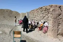 دیواری که قلبش می‌سوزد