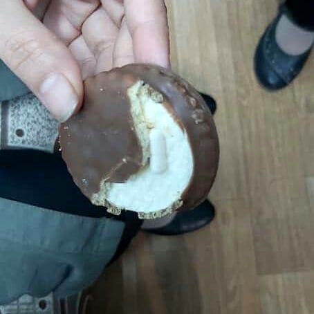 ماجرای پیدا شدن قرص‌های مشکوک در کیک دانش آموزان چیست؟