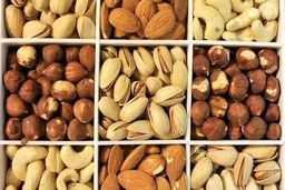 آجیل شب یلدا فعلا گران نمی‌شود / رشد ۷۰ درصدی در تولید خشکبار در ایران