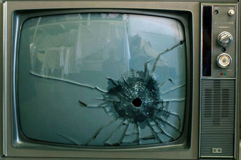 نمایش صحنه های عجیب در رسانه ملی به بهانه بچه شیطونی که روی آنتن زنده فحش داد!