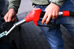 درخواست دوباره بهارستان ‌برای شکست قیمت بنزین