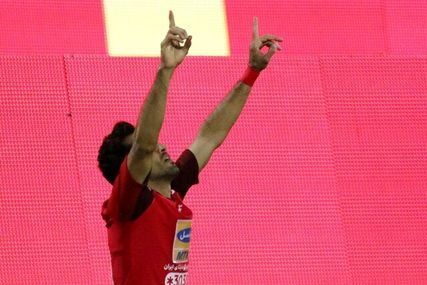 پرسپولیس یک &#8211; نساجی صفر/ سرخ‌ها ۱۰ نفره صدرنشین شدند