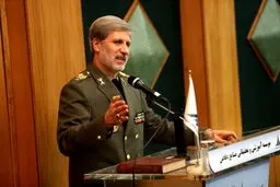 وزیر دفاع:امروز “عرصه ی اقتصادی” میدان واقعی مبارزه است