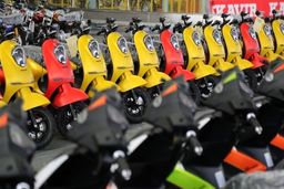 لابی برای شماره گذاری موتورسیکلت‌های کاربراتوری/ وعده وزیر نیرو به برقی شدن موتورسیکلت‌ها