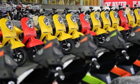 لابی برای شماره گذاری موتورسیکلت‌های کاربراتوری/ وعده وزیر نیرو به برقی شدن موتورسیکلت‌ها