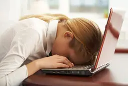 ۱۰ خوراکی انرژی زای سالم برای رفع خستگی صبحگاهی
