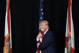 ترامپ در پی ترور سردار سلیمانی تصویر پرچم آمریکا را در توئیترش منتشر کرد