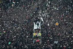 آسوشیتدپرس:دختر سردار شهید آمریکا را تهدید کرد/رویترز:مراسم، شبیه تشییع امام(ره) بود