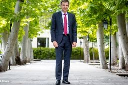 از الهیه تا میدان مشق با سفیر سوئیس‌