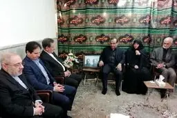 حضور جهانگیری در منزل دو تن از جان باختگان حادثه سقوط هواپیمای اوکراینی